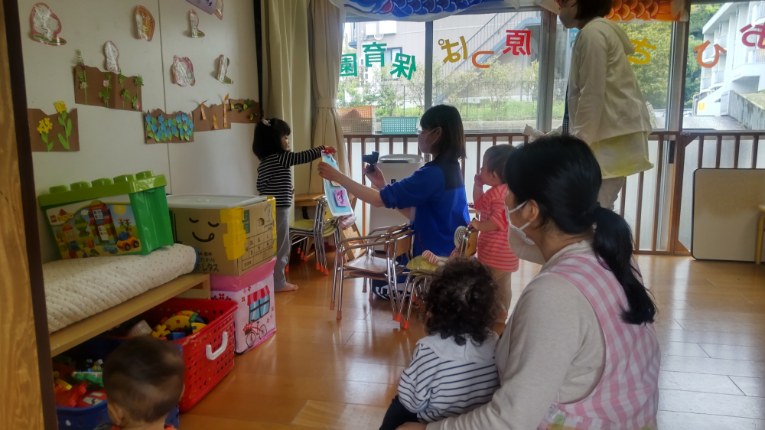 記念撮影からの　旅行ごっこ